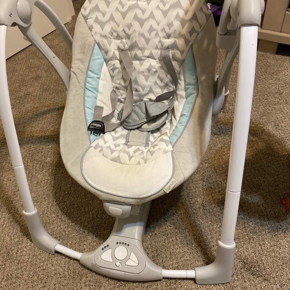 Portable foldable baby swing battery operated